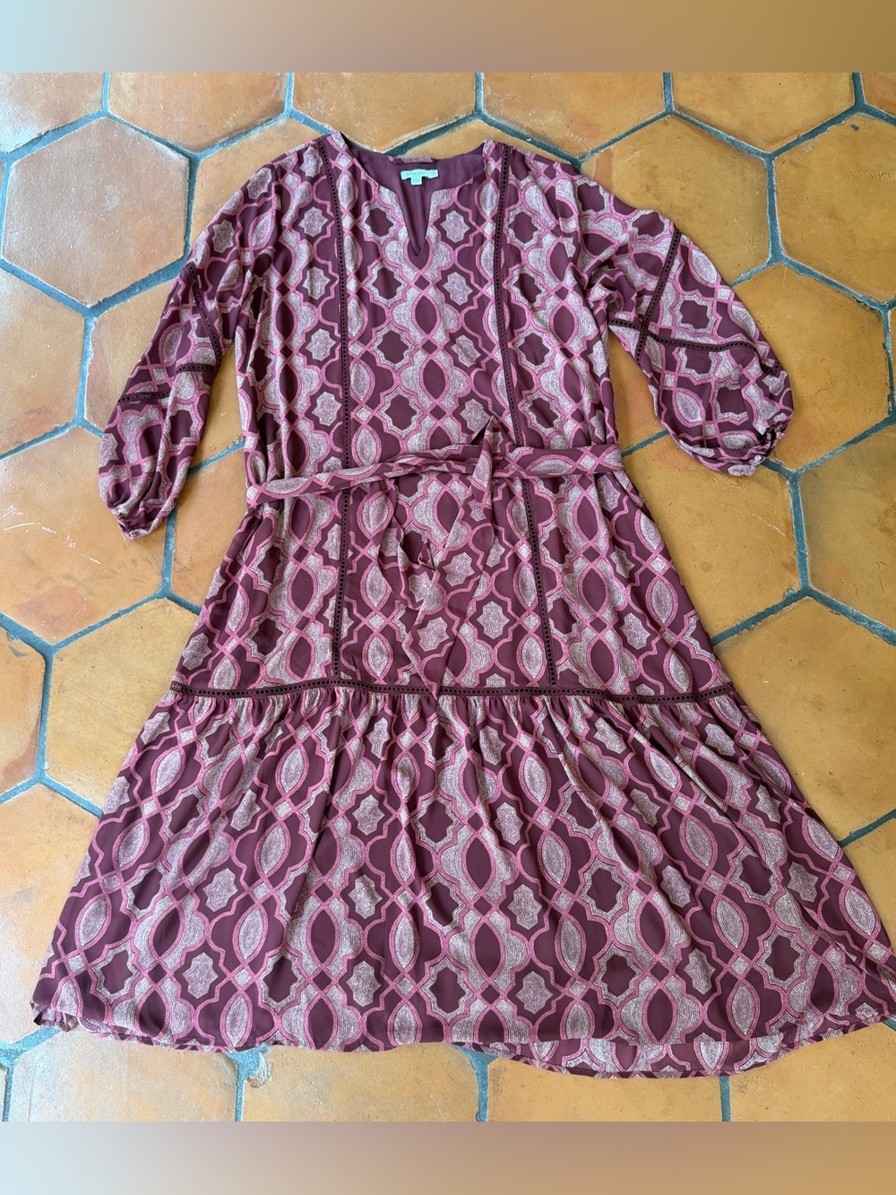 Chico’s Maroon Medallion Kaftan Tiered Maxi Dress Size 3.5 P Size 18 Boho Resort - Picture 1 of 8